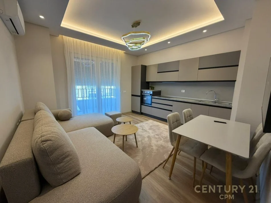 Tirane, jepet me qera apartament 1+1+Ballkon Kati 8, 57 m² 600 €