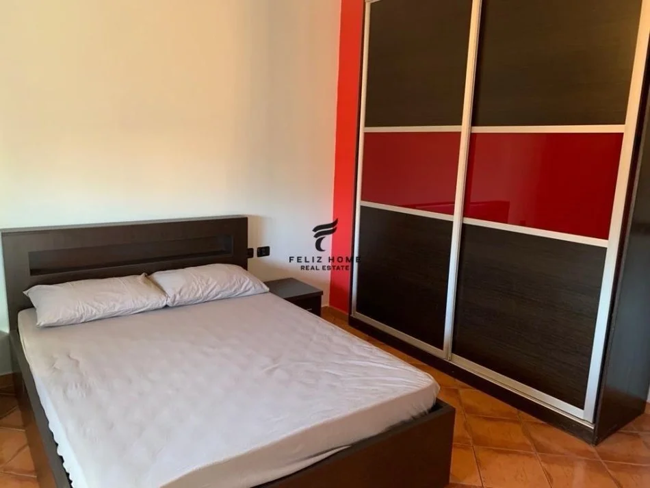 Tirane, jepet me qera apartament 1+1+Ballkon Kati 8, 59 m² 500 € (STACIONI TRENIT)