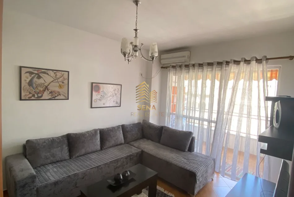 Tirane, jepet me qera apartament 1+1+Ballkon Kati 8, 60 m² 450 € (Astir)