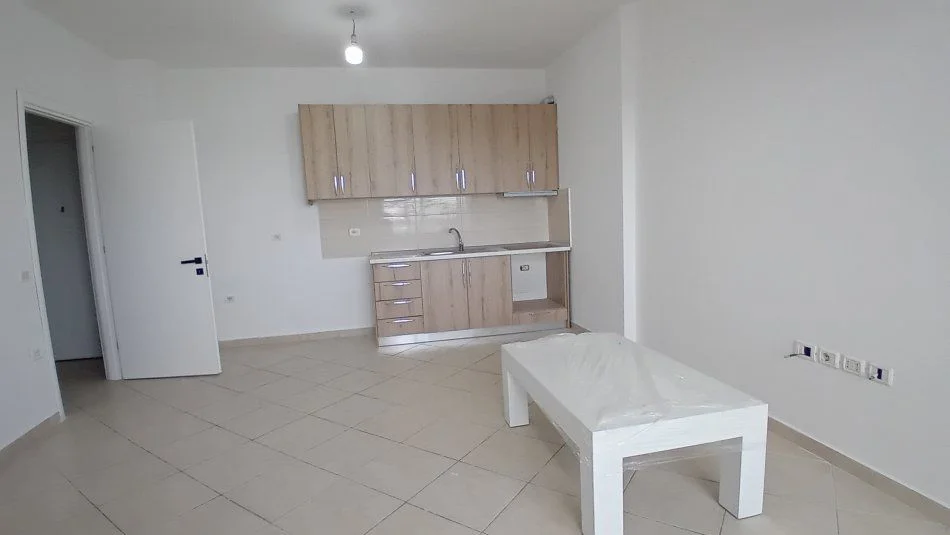Tirane, jepet me qera apartament 1+1+Ballkon Kati 8, 65 m² 420 € (ASTIR)