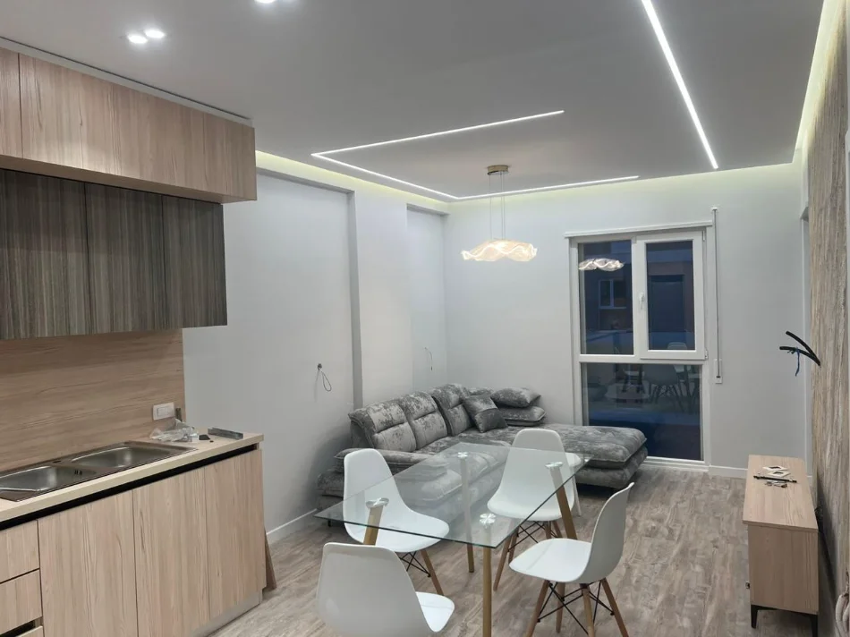Tirane, jepet me qera apartament 1+1+Ballkon Kati 8, 65 m² 500€ (Tek Univers City, Tiranë.)