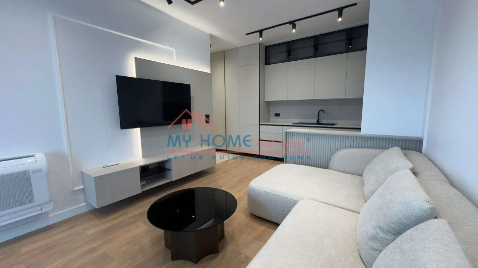 Tirane, jepet me qera apartament 1+1+Ballkon Kati 8, 65 m² 800 € (Rruga Xhanfize Keko)