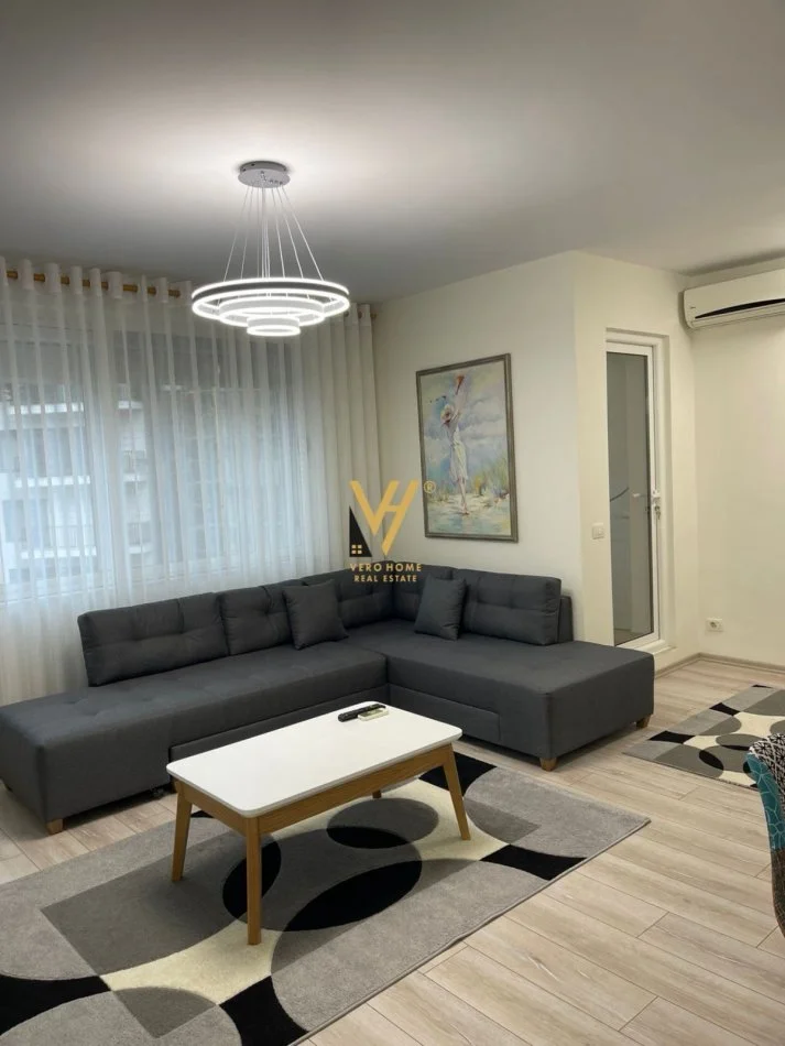 Tirane, jepet me qera apartament 1+1+Ballkon Kati 8, 70 m² 900 € (RRUGA E KOSOVAREVE)