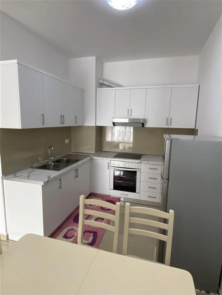 Tirane, jepet me qera apartament 1+1+Ballkon Kati 8, 72 m² 400 € (ASTIR)