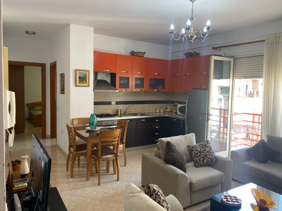 Tirane, jepet me qera apartament 1+1+Ballkon Kati 8, 74 m² 550 € (Don Bosko)