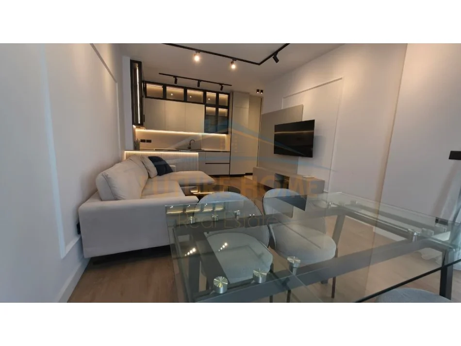 Tirane, jepet me qera apartament 1+1+Ballkon Kati 8, 800 €