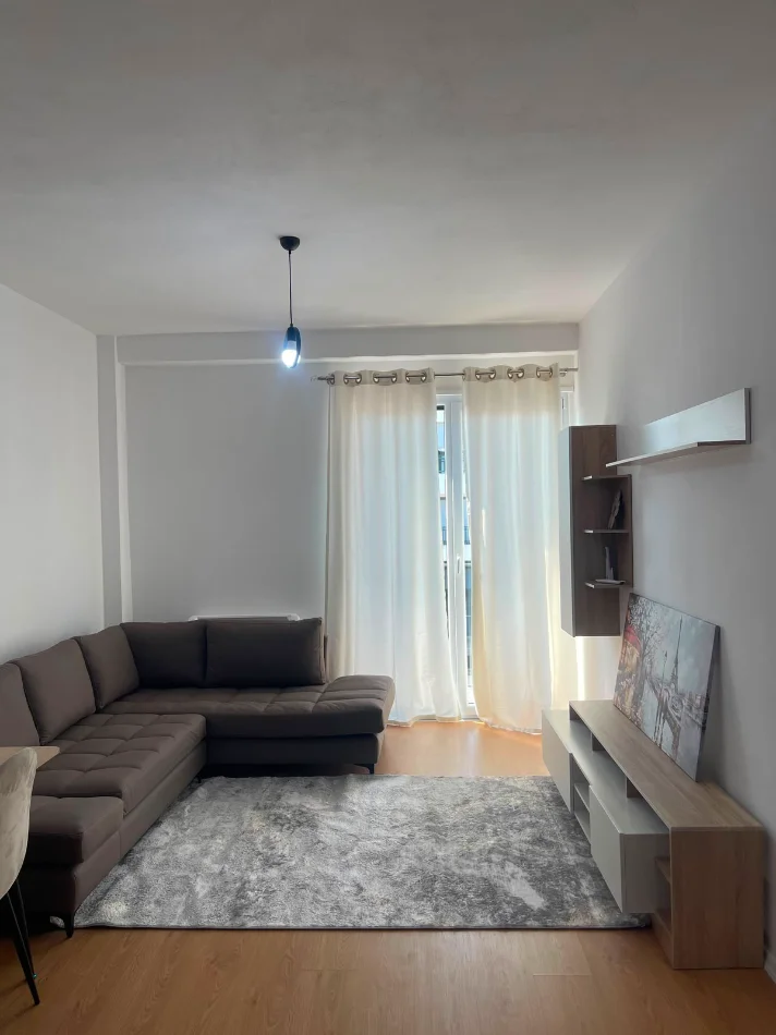 Tirane, jepet me qera apartament 1+1+Ballkon Kati 9, 60 m² 650 € (Don Bosko)