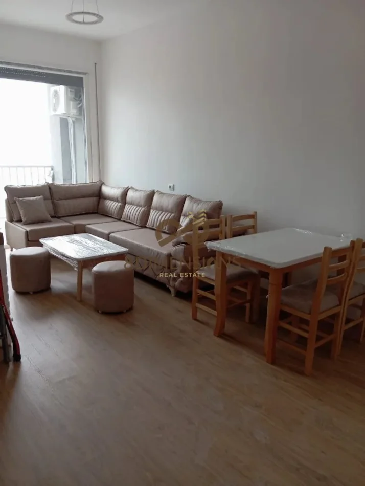 Tirane, jepet me qera apartament 1+1+Ballkon Kati 9, 65 m² 500 € (5 maji)