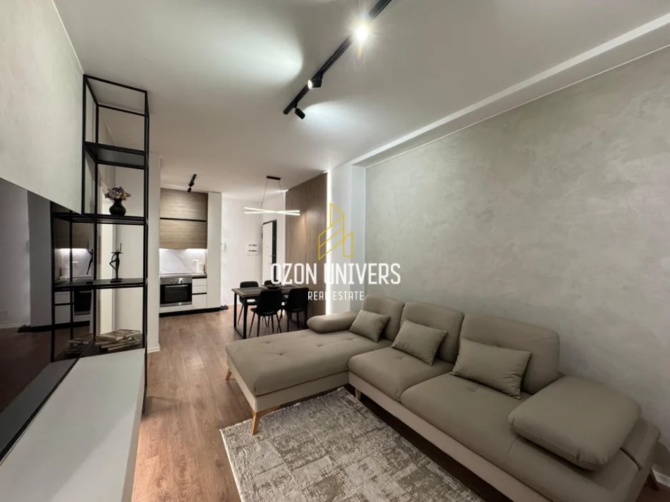 Tirane, jepet me qera apartament 1+1+Ballkon Kati 9, 74 m² 850 € (Tirana Garden Building, Rruga e Kavajës)
