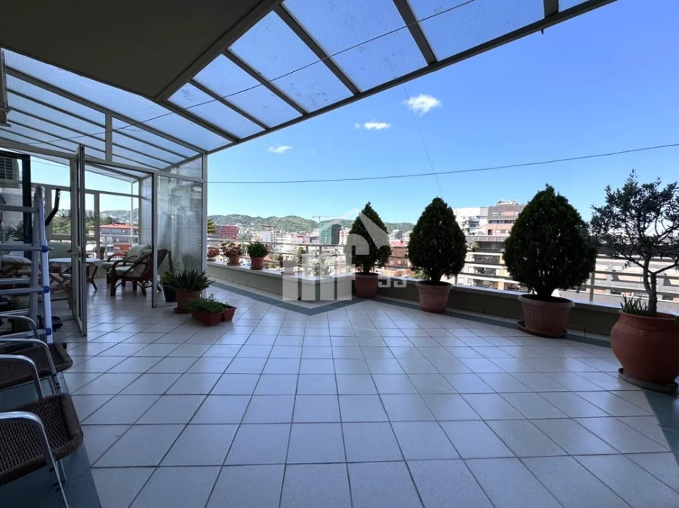 Tirane, jepet me qera apartament 1+1+Ballkon Kati 9, 74 m² 900 € (RRUGA “PERLAT REXHEPI”, NË BLLOK)