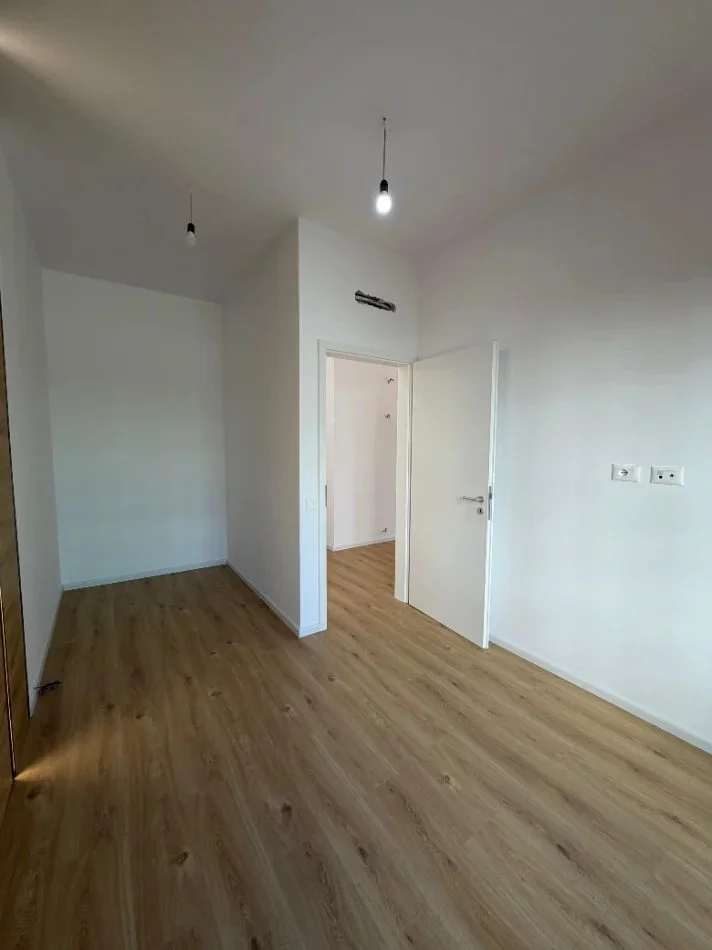 Tirane, jepet me qera apartament 1+1 Kati 0, 60 m² 400 € (Ali Demi)