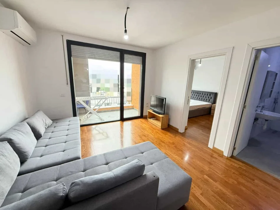 Tirane, jepet me qera apartament 1+1 Kati 10, 620 m² 630 € (Rruga Kongresi i Manastirit)