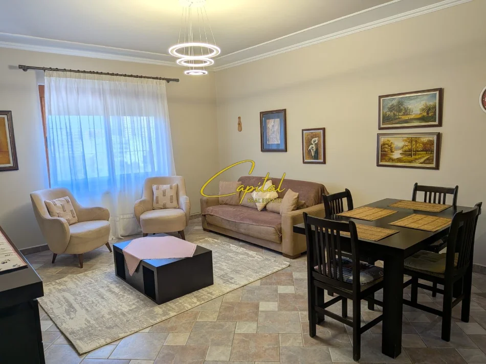 Tirane, jepet me qera apartament 1+1 Kati 10, 70 m² 600 € (ISH TRGEU ELEKTRIK)