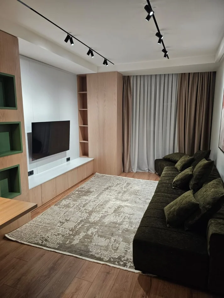 Tirane, jepet me qera apartament 1+1 Kati 10, 75 m² 1.000 € (Rruga Mine Peza)