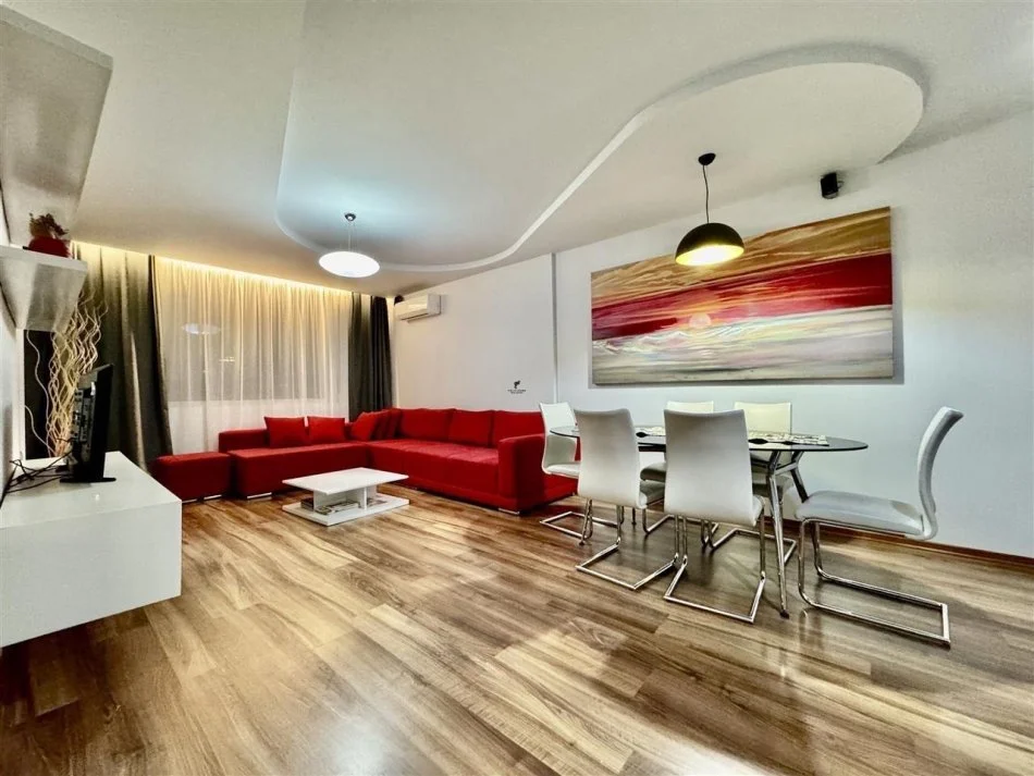 Tirane, jepet me qera apartament 1+1 Kati 10, 75 m² 700 € (KOMUNA E PARISIT)