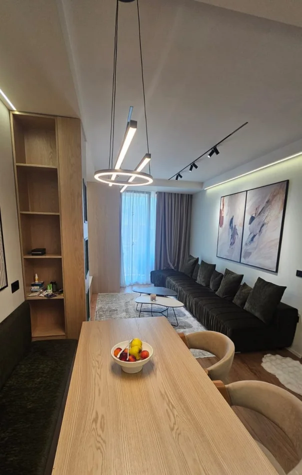 Tirane, jepet me qera apartament 1+1 Kati 10, 75 m² 850 € (Rruga Mine Peza)