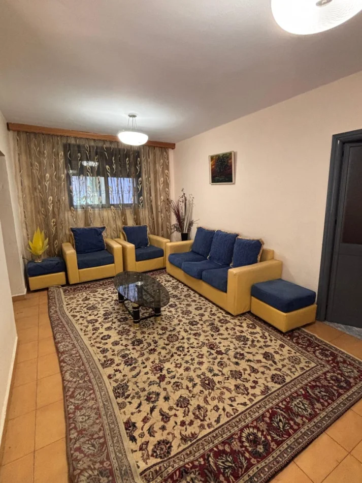 Tirane, jepet me qera apartament 1+1 Kati 1, 150 m² 350 € (Rruga Myslym Keta)