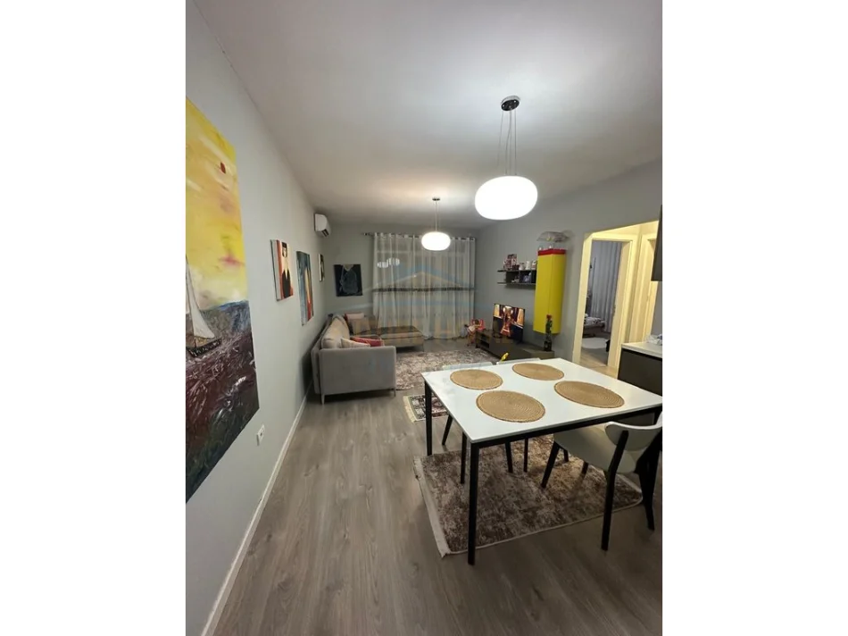 Tirane, jepet me qera apartament 1+1 Kati 11, 72 m² 570 € (Fusha e Aviacionit, Tiranë.)