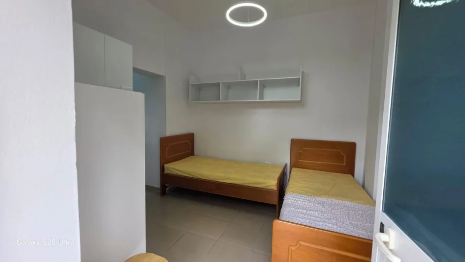 Tirane, jepet me qera apartament 1+1 Kati 1, 25 m² 270 € (Fakulteti I Ekonomise)