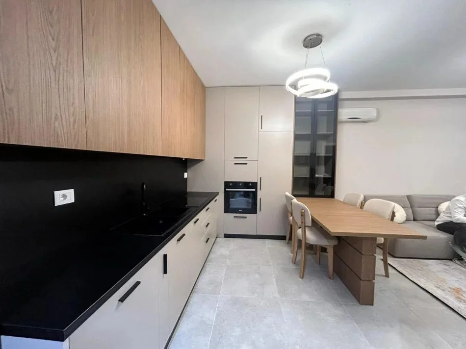 Tirane, jepet me qera apartament 1+1 Kati 12, 75 m² 500 € (Yzberisht)