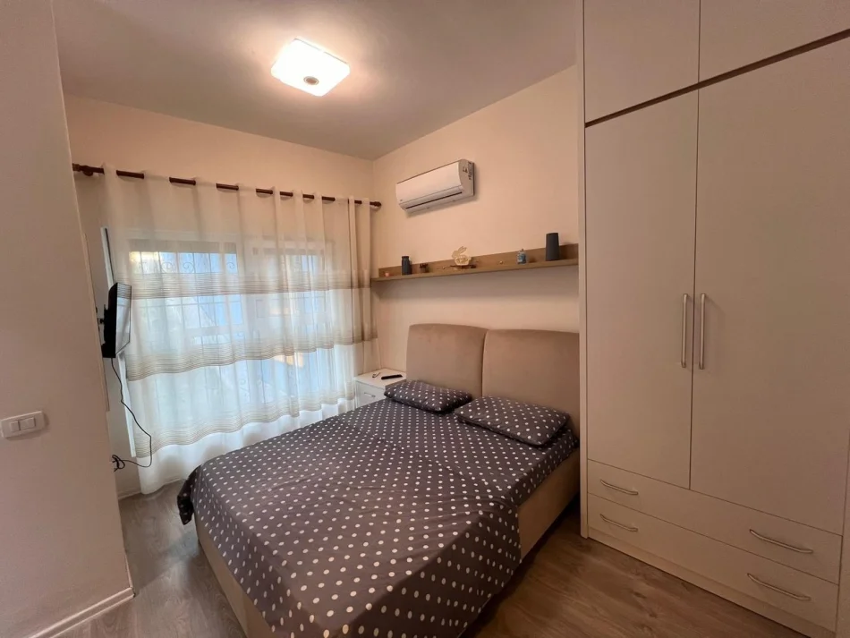 Tirane, jepet me qera apartament 1+1 Kati 1, 33 m² 400 € (Ali Demi)