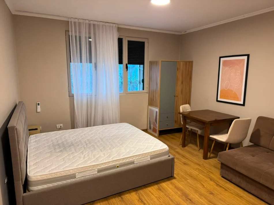 Tirane, jepet me qera apartament 1+1 Kati 1, 35 m² 400 € (Stadiumi dinamo)