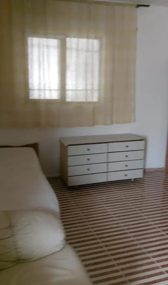 Tirane, jepet me qera apartament 1+1 Kati 1, 40 m² 350 € (Pazari i Ri)