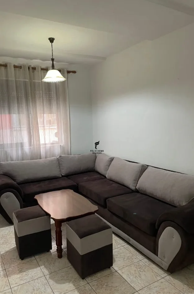 Tirane, jepet me qera apartament 1+1 Kati 1, 40 m² 450 € (QENDER)