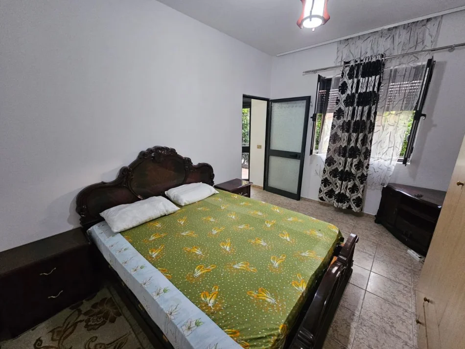 Tirane, jepet me qera apartament 1+1 Kati 1, 45 m² 300 € (Rruga Todi Shkurti)