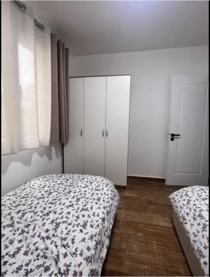 Tirane, jepet me qera apartament 1+1 Kati 1, 45 m² 350 € (Pallati me Shigjeta)