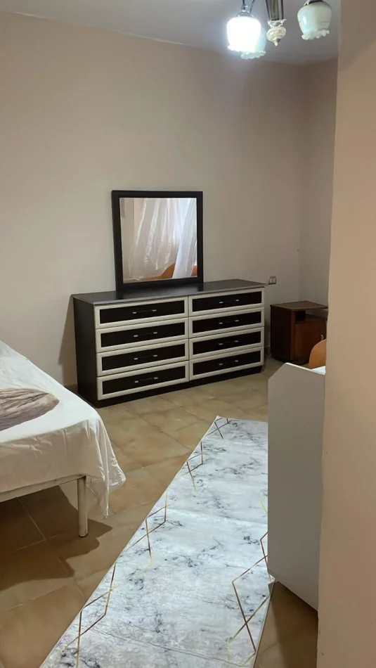 Tirane, jepet me qera apartament 1+1 Kati 1, 45 m² 350 € (Xhamlliku)
