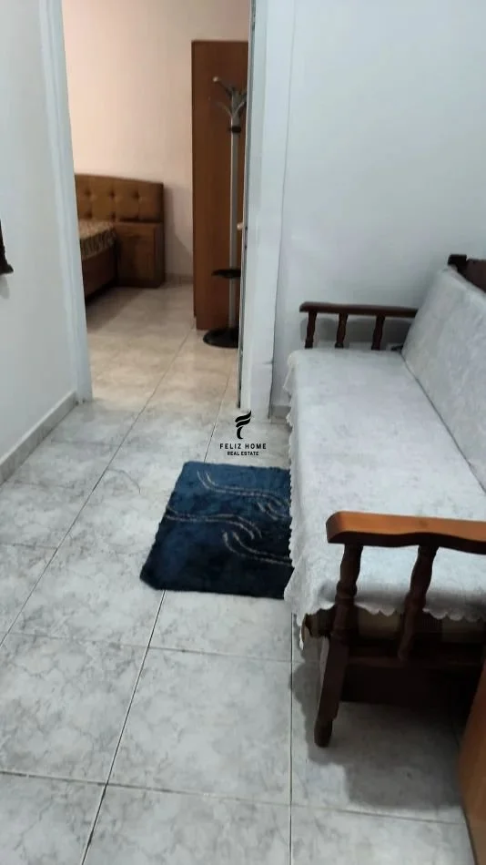 Tirane, jepet me qera apartament 1+1 Kati 1, 45 m² 400 € (PALLATI ME SHIGJETA)