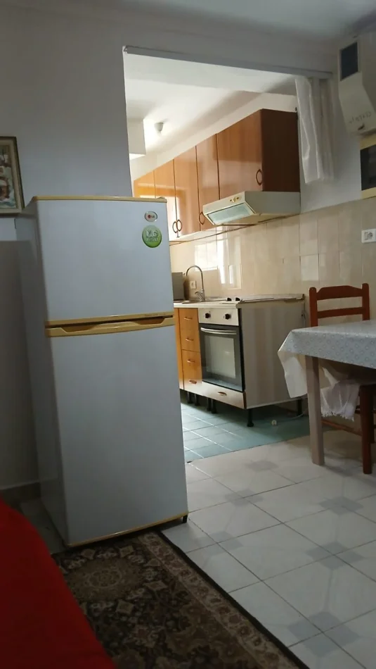 Tirane, jepet me qera apartament 1+1 Kati 1, 45 m² 400 € (Rruga Myslym Shyri)
