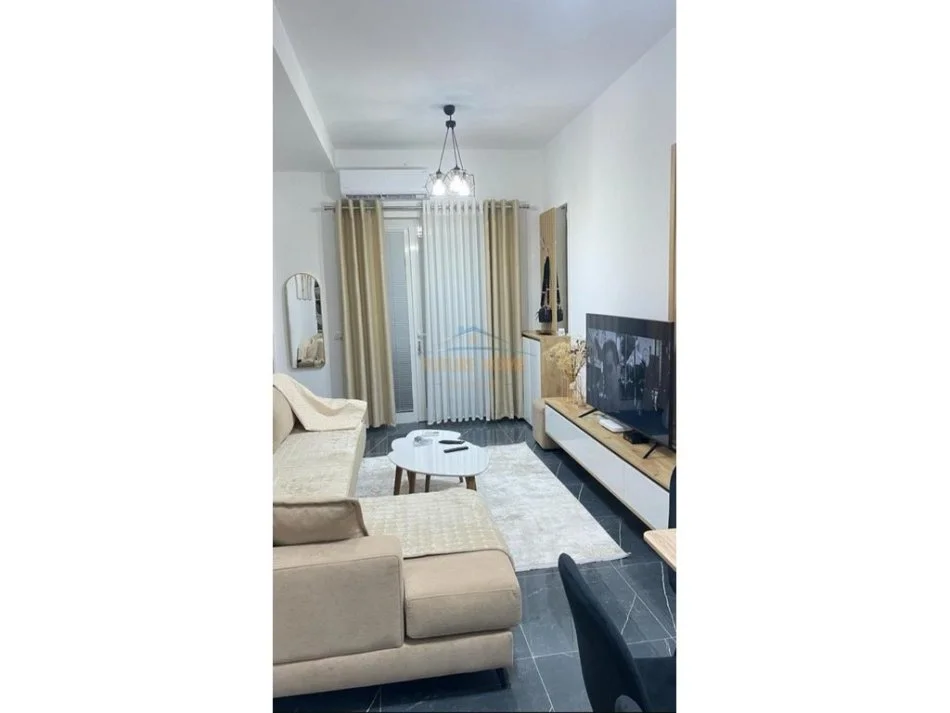Tirane, jepet me qera apartament 1+1 Kati 1, 46 m² 400 € (kompleksi mangalem)