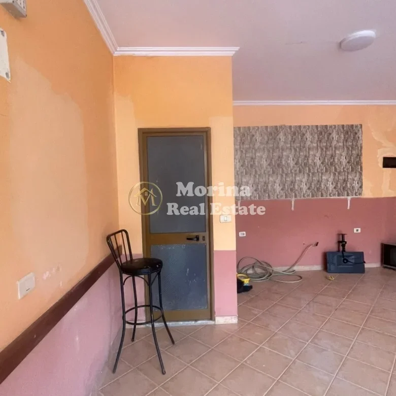 Tirane, jepet me qera apartament 1+1 Kati 1, 48 m² 300 € (Kinostudio)