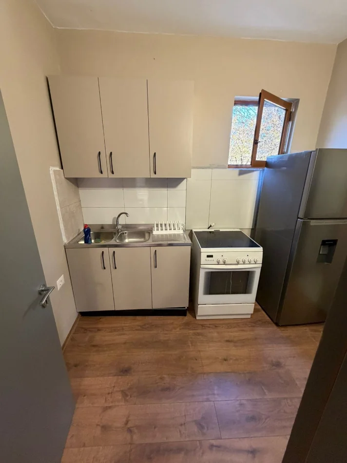 Tirane, jepet me qera apartament 1+1 Kati 1, 50 m² 280 € (Qyteti Studenti)