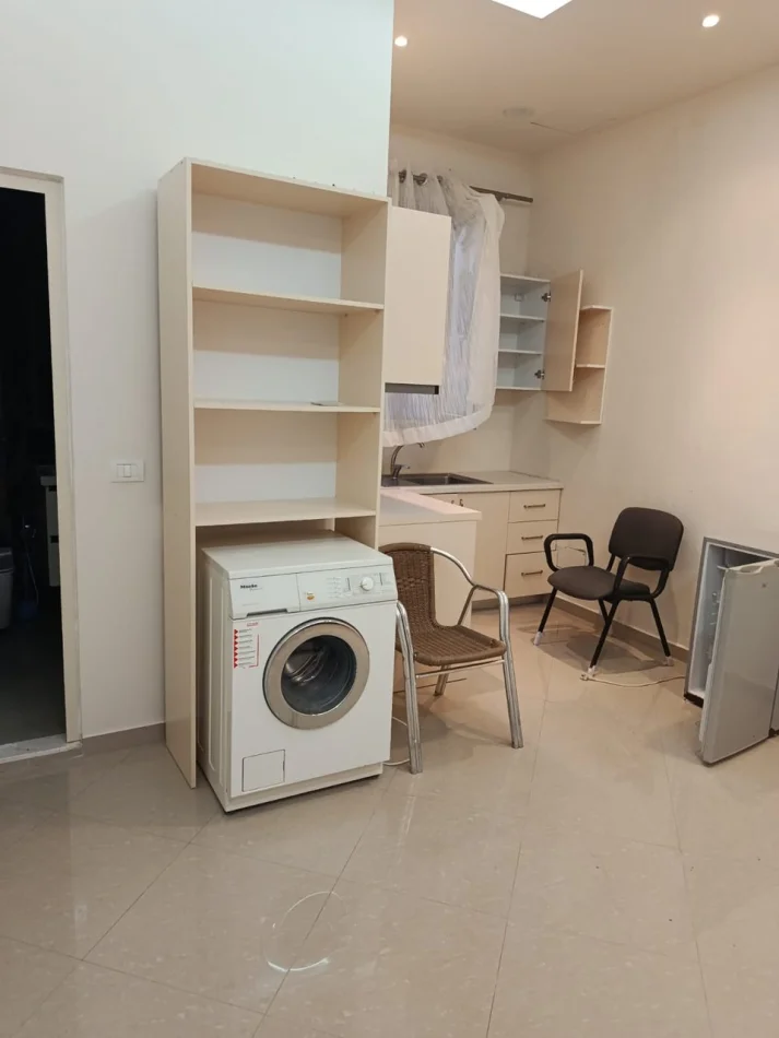 Tirane, jepet me qera apartament 1+1 Kati 1, 50 m² 300 € (Qendra Shëndetësore Qytet Studenti)