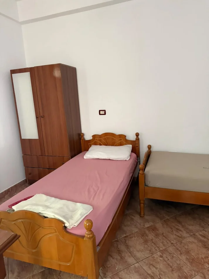 Tirane, jepet me qera apartament 1+1 Kati 1, 50 m² 300 € (Spitali Amerikan 2)