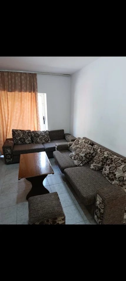 Tirane, jepet me qera apartament 1+1 Kati 1, 50 m² 300 € (Varri Bamit)