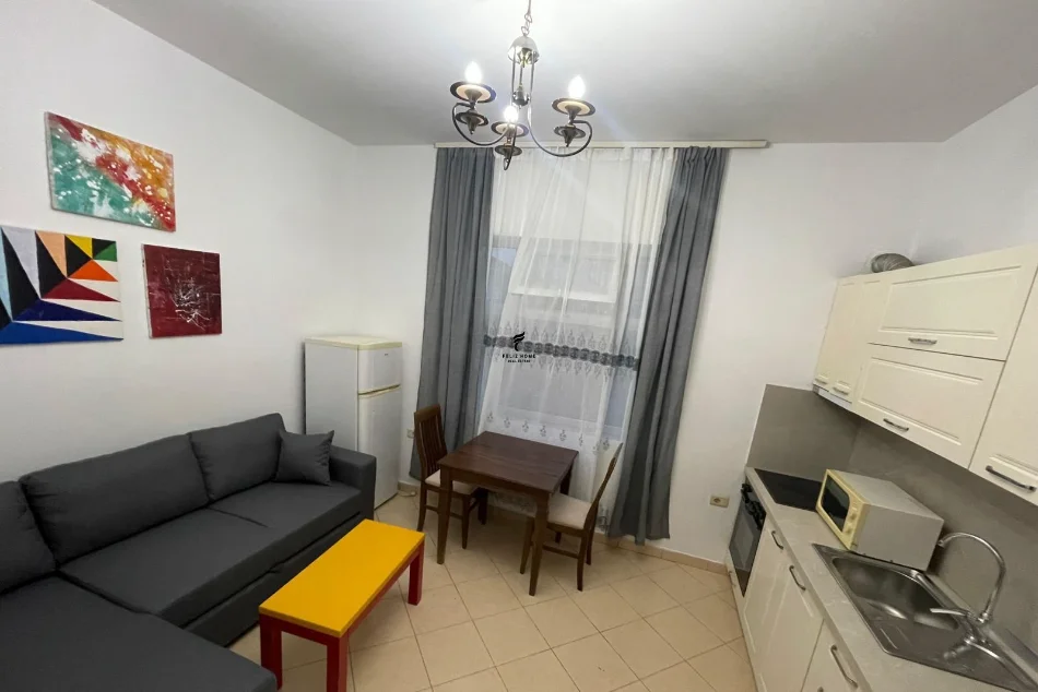Tirane, jepet me qera apartament 1+1 Kati 1, 50 m² 350 € (VILAT GJERMANE)