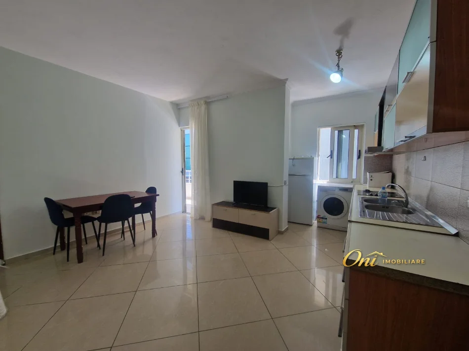 Tirane, jepet me qera apartament 1+1 Kati 1, 50 m² 400 € (KODRA E DIELLIT)