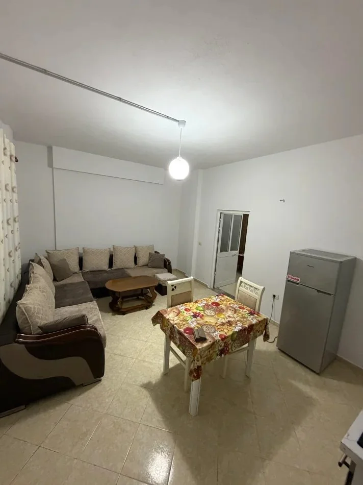 Tirane, jepet me qera apartament 1+1 Kati 1, 50 m² 400 € (Rruga Fuat Toptani)