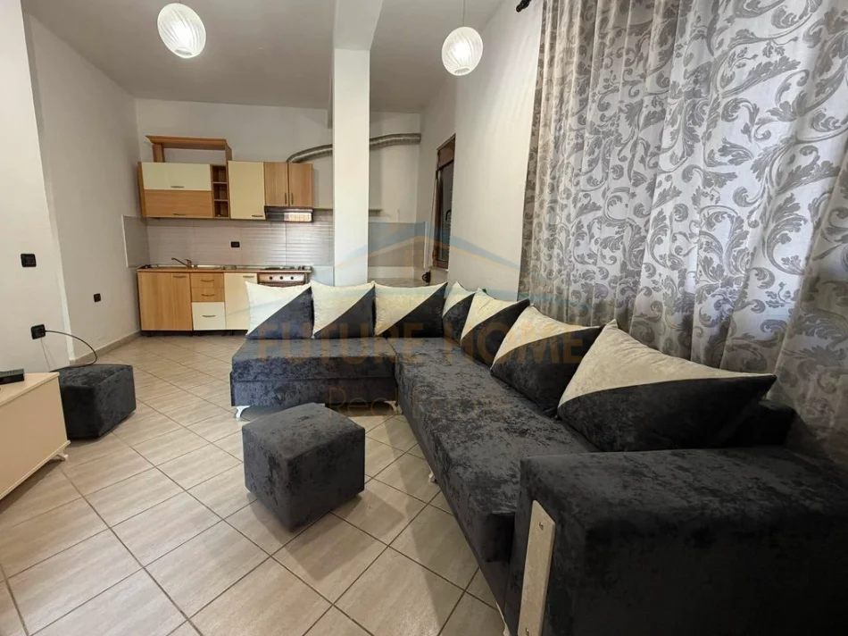 Tirane, jepet me qera apartament 1+1 Kati 1, 50 m² 550 € (Rruga Muhamet Gjollesha)