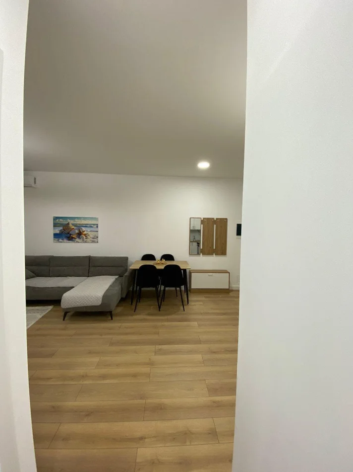 Tirane, jepet me qera apartament 1+1 Kati 1, 50 m² 630 € (Rruga Eshref Frasheri)