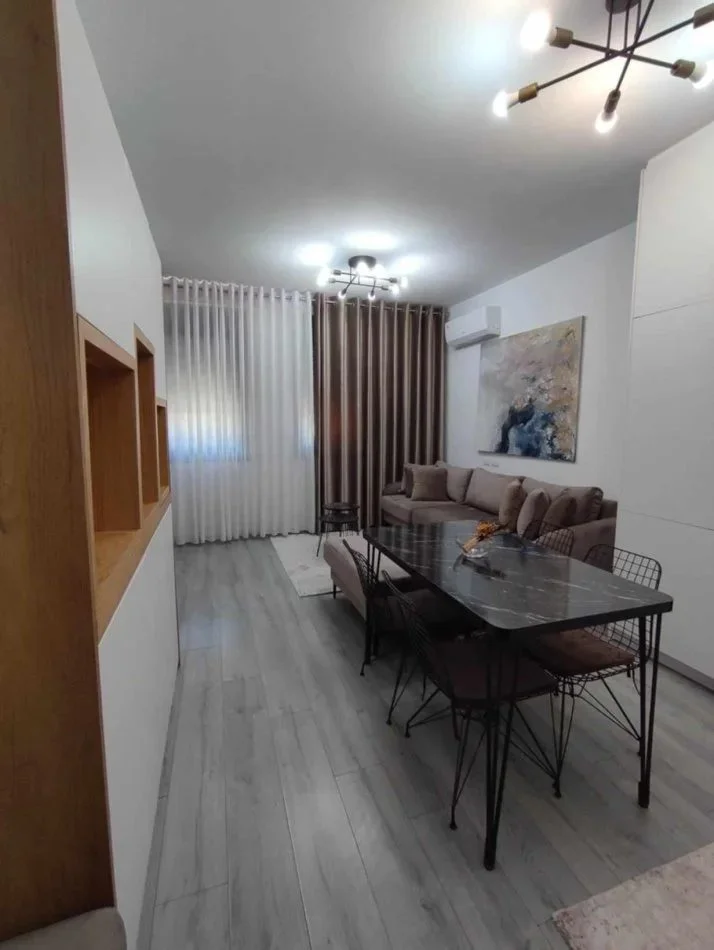 Tirane, jepet me qera apartament 1+1 Kati 1, 51 m² 470 € (Yzberisht)