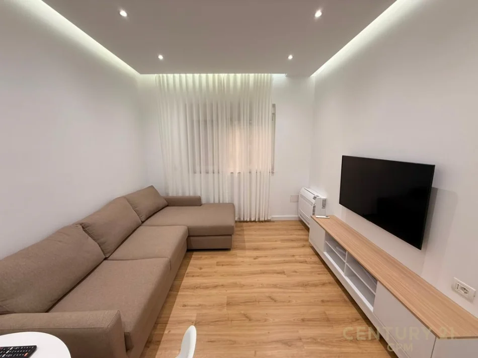 Tirane, jepet me qera apartament 1+1 Kati 1, 54 m² 650 € (vasil shanto)