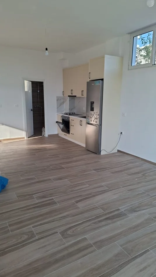 Tirane, jepet me qera apartament 1+1 Kati 1, 55 m² 300 € (QTU (Qendra Tregtare Univers))