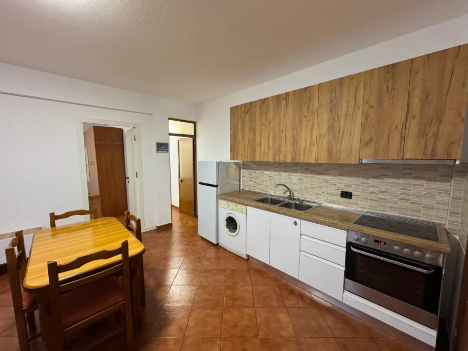 Tirane, jepet me qera apartament 1+1 Kati 1, 55 m² 400 €