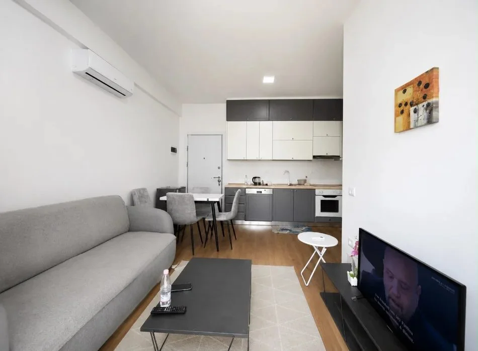 Tirane, jepet me qera apartament 1+1 Kati 1, 55 m² 400 € (Rezidenca Oxa)