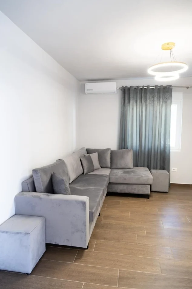 Tirane, jepet me qera apartament 1+1 Kati 1, 55 m² 450 € (Farkë)